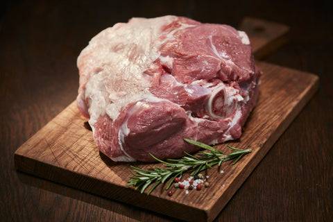 Lammkeule mit Knochen, Lamm, Metzgerei Klein