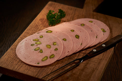 Lyoner mit Pistazien, Wurstaufschnitt, Metzgerei Klein